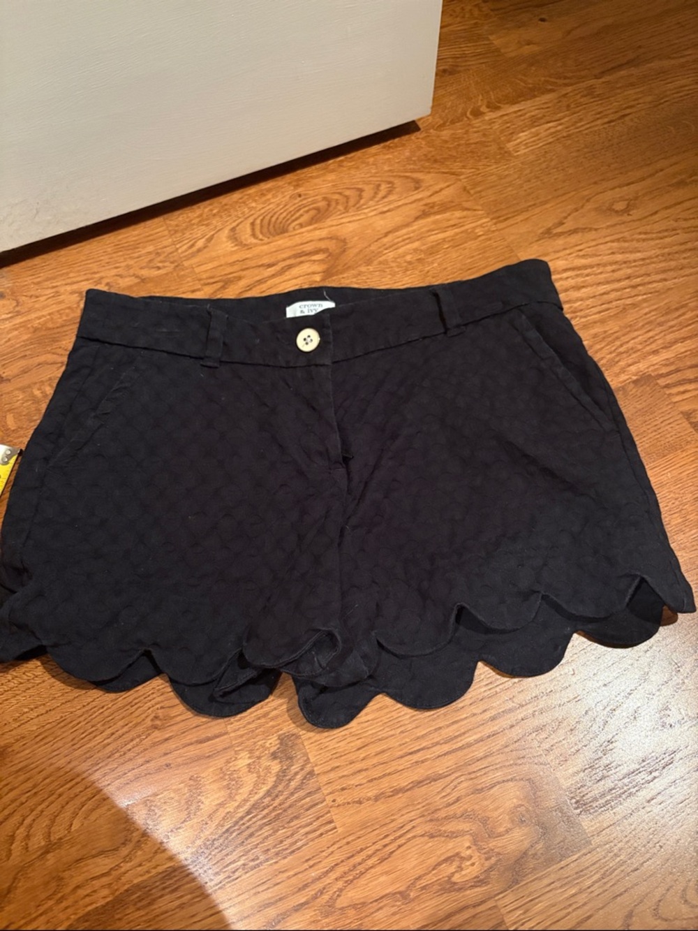 crown & ivy Black Scalloped Hem Quilted Shorts